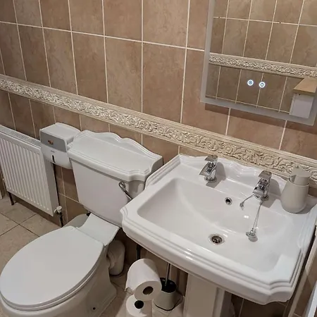Bolishka Whispers, Spacious Bright Lägenhet